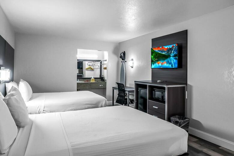 Motel Rodeway Inn & Suites