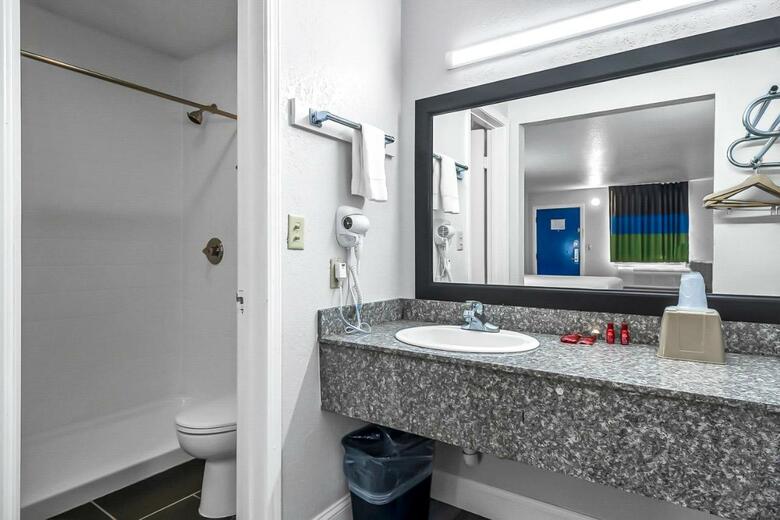 Motel Rodeway Inn & Suites