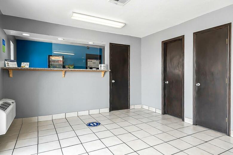 Motel Rodeway Inn & Suites