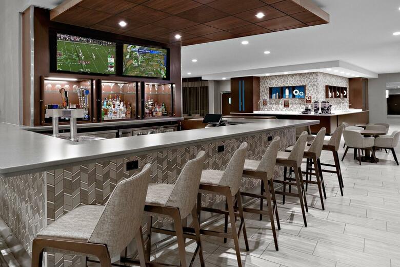 Hotel Cambria Suites