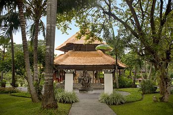 Hotel Segara Village