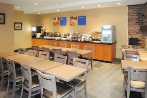 Hotel Comfort Inn & Suites