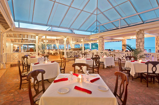 Hotel Pineapple Beach Club