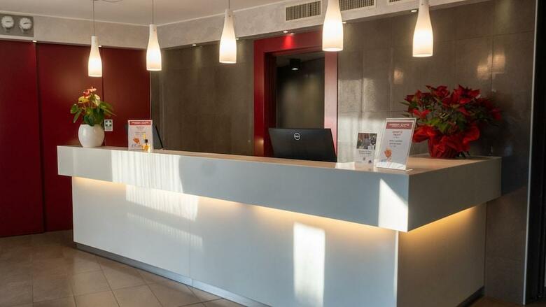Hotel Base To Stay
