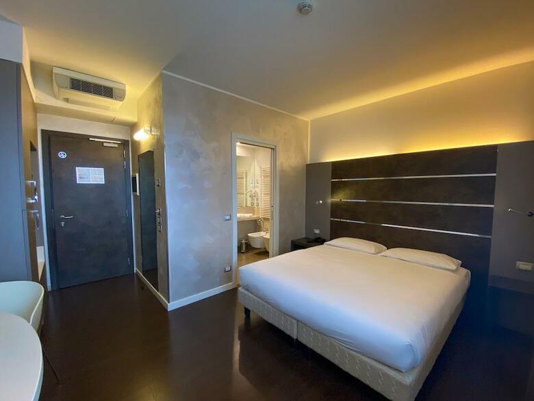 Hotel Base To Stay