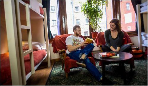 Hostal Royal Mile Backpackers