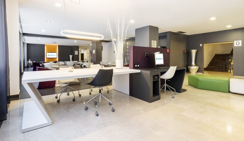Hotel Ilunion Romareda