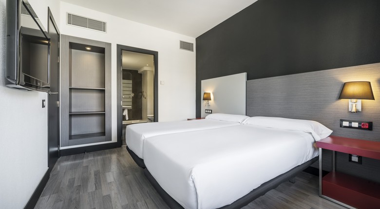 Hotel Ilunion Romareda