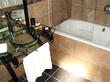 24 Onvrey Boutique Hotel