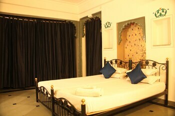 Hotel Udai Niwas On Lake Pichola