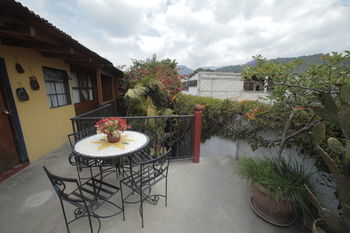 Yellow House - Hostel