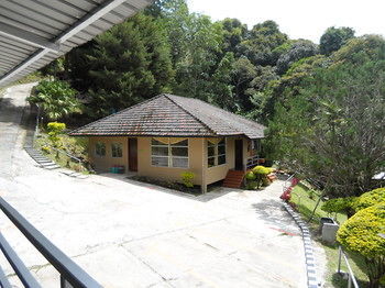 Posada J Residence