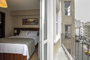 Cordis Hotel