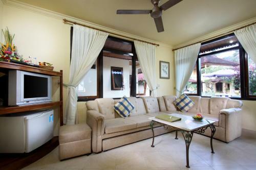 Hotel The Bali Shangrila Beach Club