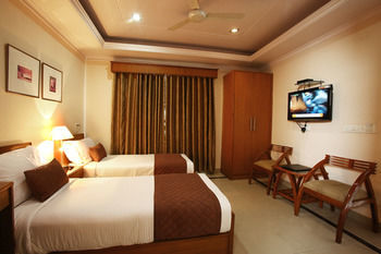 Emblem Hotel Sector 14 Gurgaon