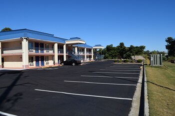 Hotel Royal Inn Douglasville