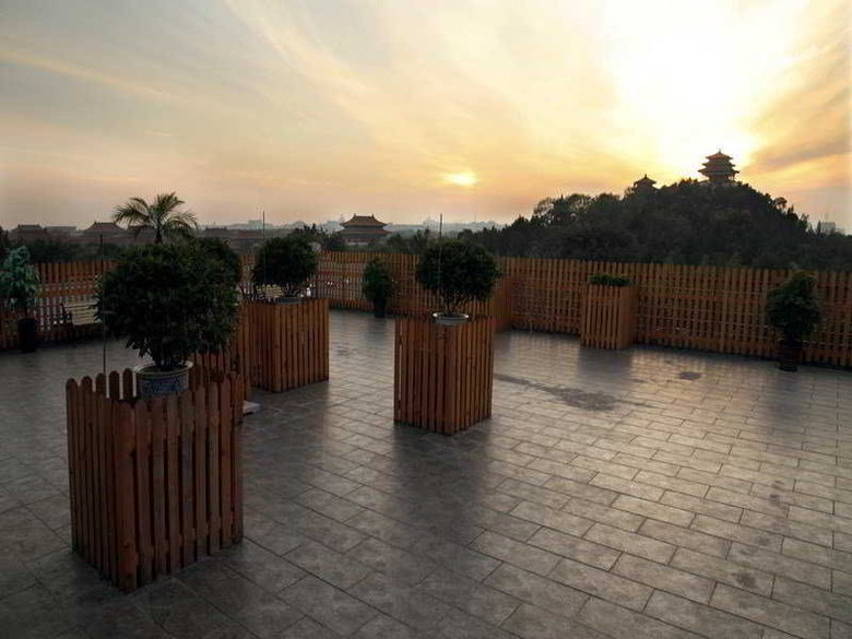 King Parkview Hotel
