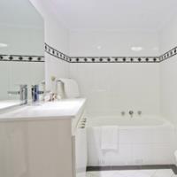 Hotel Regis On Castlereagh