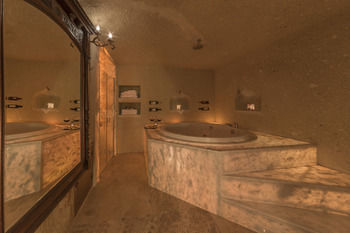 Hotel Elika Cave Suites