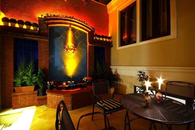 Perapolis Hotel