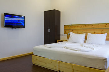 Hostal Royal Pearl Inn