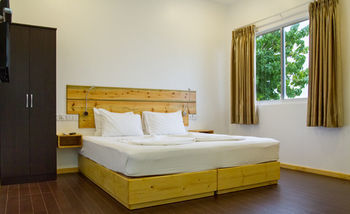 Hostal Royal Pearl Inn