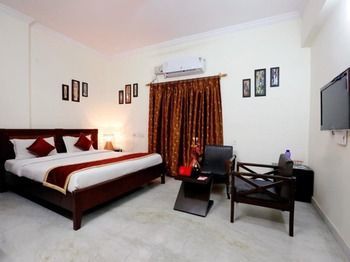 Aparthotel Nirmalvilla Service Apartments