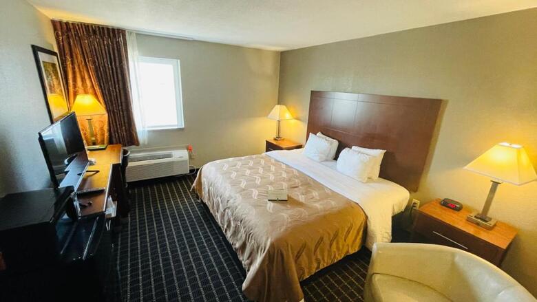 Hotel Roadstar Inn