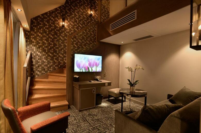 Hotel La Lanterne & Spa By Timhotel