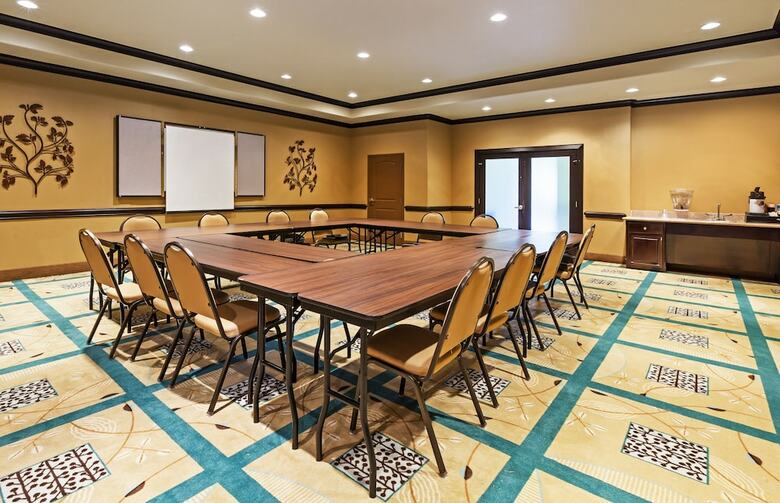 Holiday Inn Express Hotel & Suites Victoria