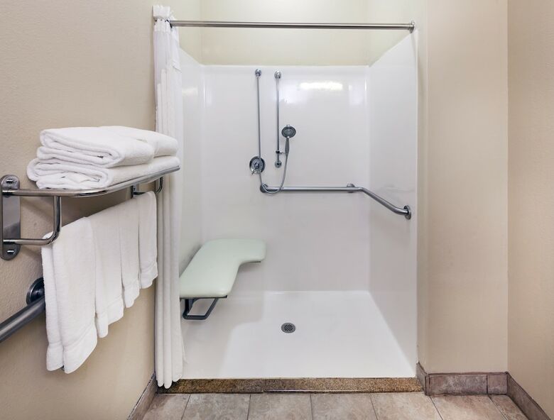 Holiday Inn Express Hotel & Suites Victoria