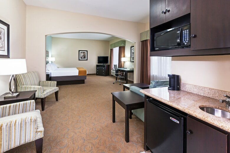 Holiday Inn Express Hotel & Suites Victoria