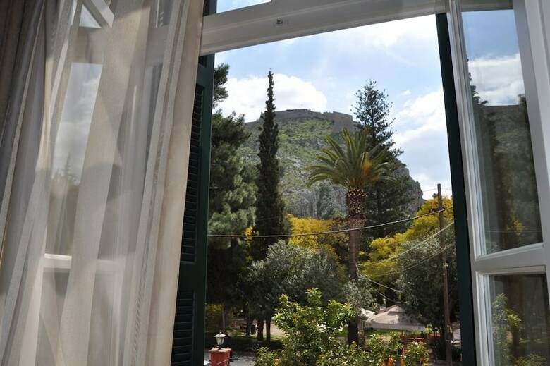 Nafsimedon Hotel