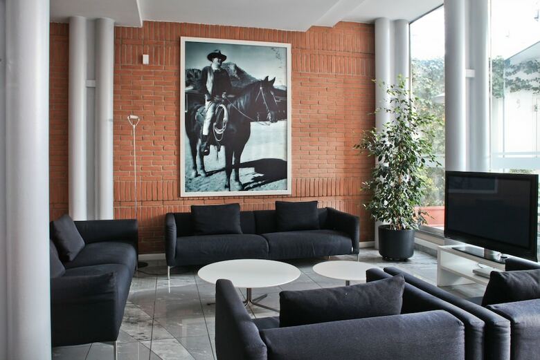 Hotel Studios