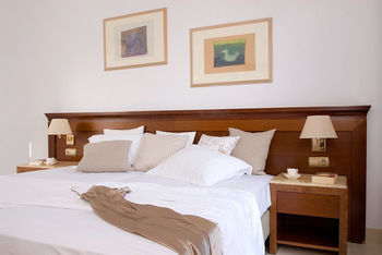 Hotel 9 Muses Santorini Resort