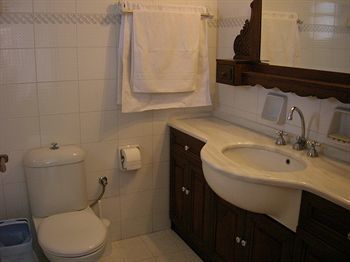 Sunset Studios & Apartments