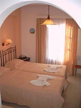 Sunset Studios & Apartments