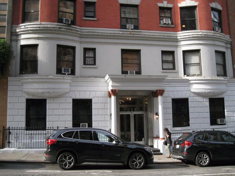 Royal Park Hotel And Hostel