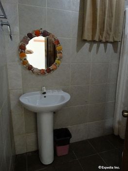 Hotel Whites And Greens Beach Resort