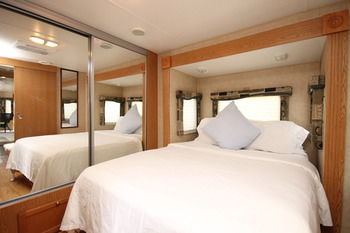 Hotel Drop Anchor Resort And Marina