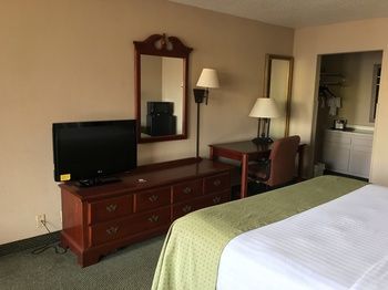Hotel Ramada Perry Near Fairgrounds