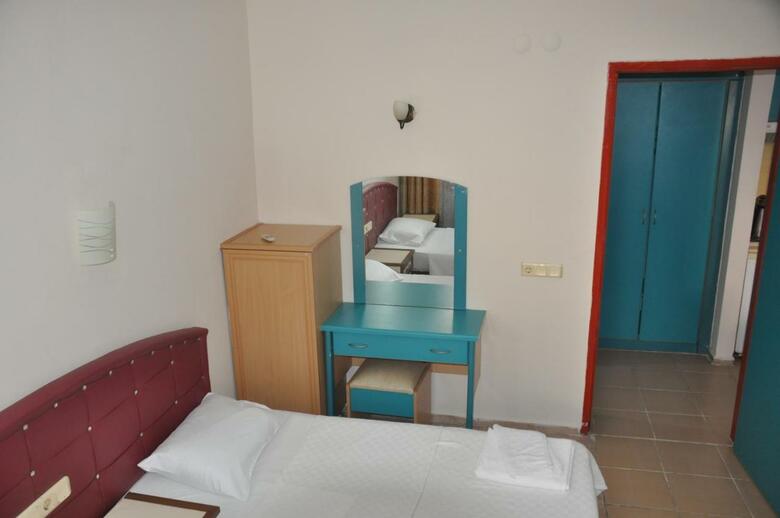 Basil's Apart Hotel