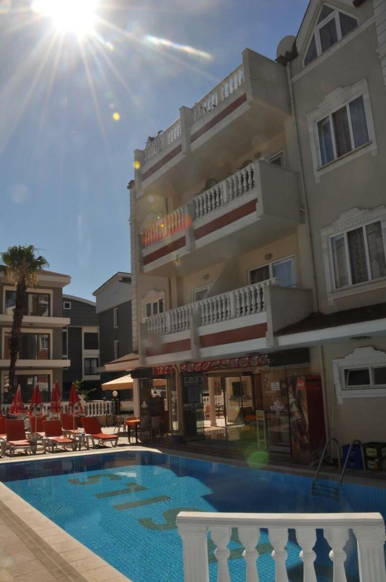 Basil's Apart Hotel