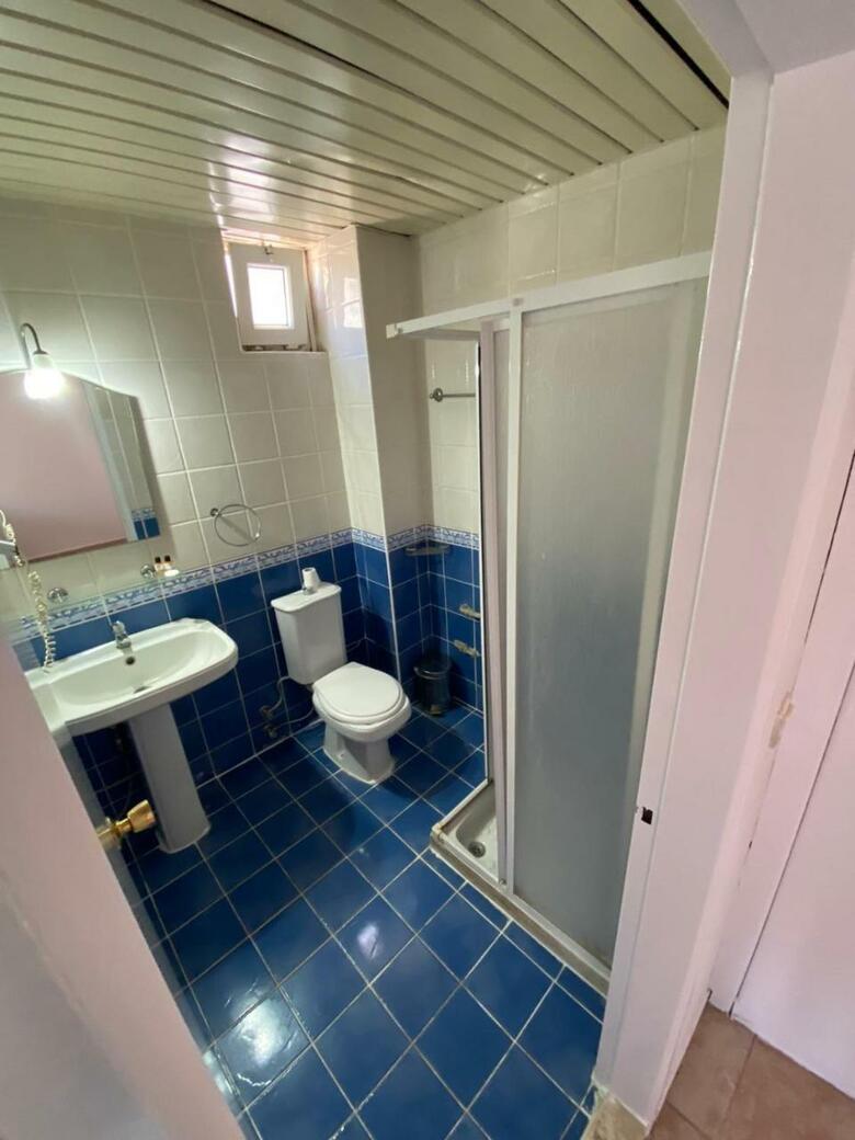 Basil's Apart Hotel