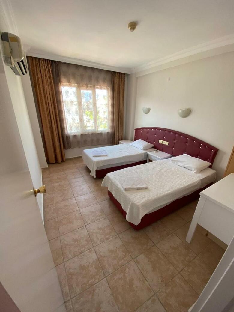Basil's Apart Hotel