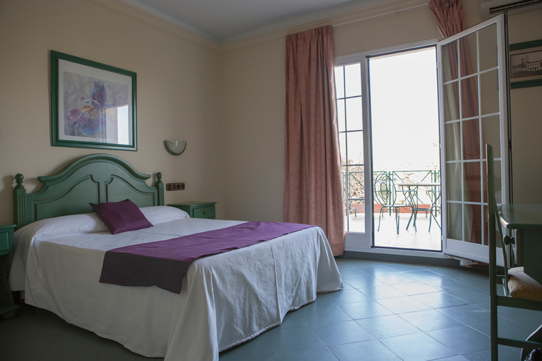Hotel Mitra - Cabra