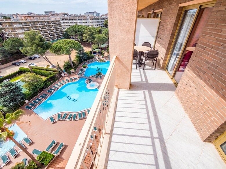 Hotel Golden Avenida Family Suites
