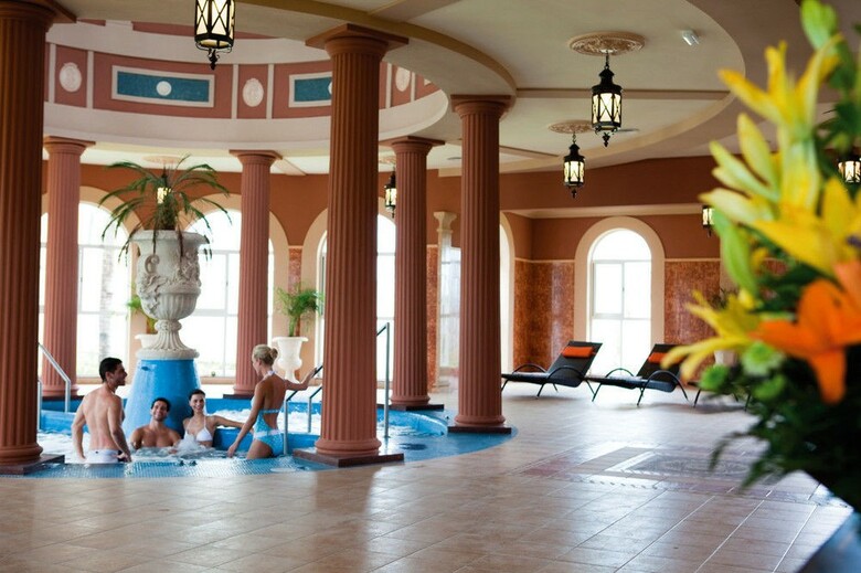 Hotel Riu Emerald Bay