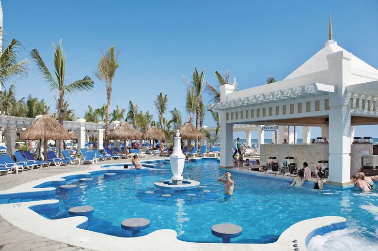Hotel Riu Emerald Bay