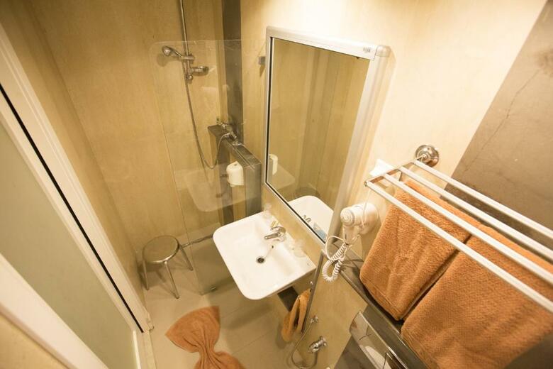 Hotel Les Ambassadeurs (.)